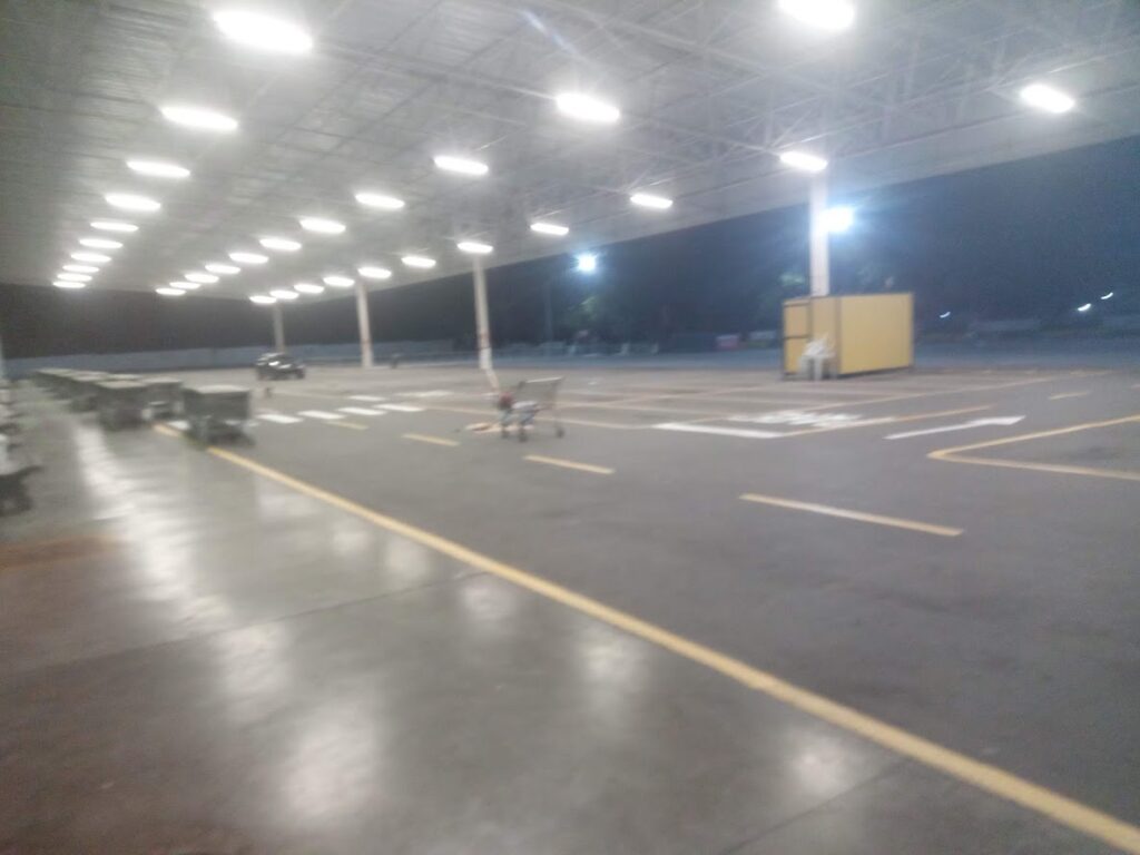 Sinalização de Estacionamento — Mart Minas Teófilo Otoni